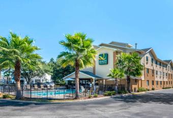 Quality Inn & Suites Leesburg Chain of Lakes allows 18 year olds to book a room