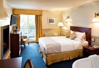 Inn on the Lake, Ascend Hotel Collection has Balcony rooms