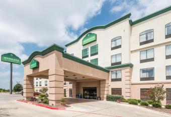 Wingate by Wyndham New Braunfels allows 18 year olds to book a room