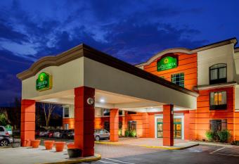 La Quinta Inn & Suites by Wyndham Mt. Laurel - Philadelphia allows 18 year olds to book a room
