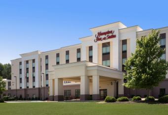 Hampton Inn & Suites Athens/I-65 (Huntsville Area) has Balcony rooms