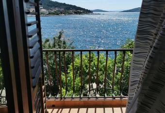 Beach house Petar&Eli has Balcony rooms