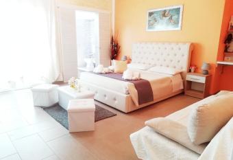 b&b MareSalento allows 18 year olds to book a room