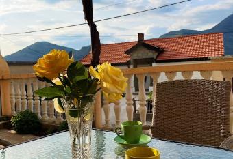 Apartment Tanja has Smoking/Balcony rooms