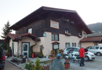 Gastehaus Egger has Balcony rooms