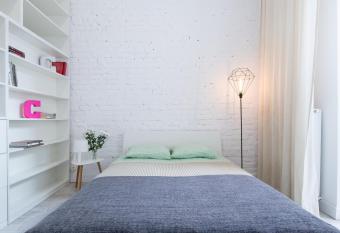 Apartament przy OFF Piotrkowska allows 18 year olds to book a room