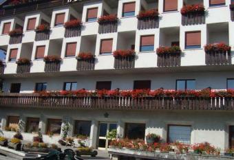 Albergo Posta has Balcony rooms