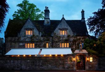 Old Parsonage Hotel allows 18 year olds to book a room