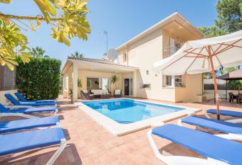 Villa Prestige has Balcony rooms