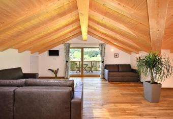 Planatschhof Apartment Panorama has Balcony rooms