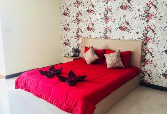 Thani Residence has Balcony rooms