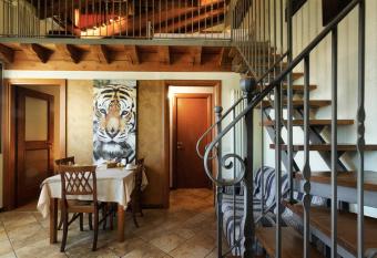 Residence San Miguel 8 allows 18 year olds to book a room