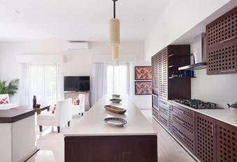 Villa Divina Luxury has rooms with a private hot tub