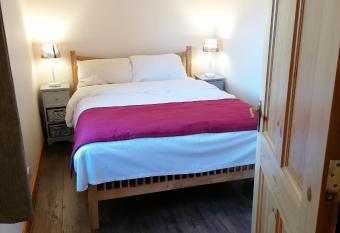 Matty s Pub - Apartment s has rooms with a private hot tub