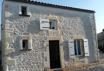 Essai de chaille has Balcony rooms