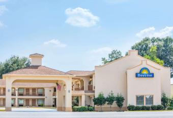 Days Inn by Wyndham Abbeville has Smoking rooms