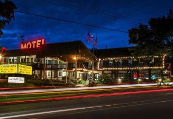 Chebucto Inn allows 18 year olds to book a room