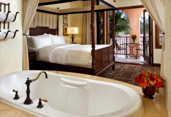 Fairmont Sonoma Mission Inn & Spa has rooms with a private hot tub