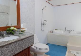 Sand Sea Resort Railay Beach has Balcony rooms