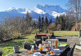 Chalet Ingas allows 18 year olds to book a room