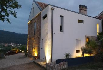 A casa dos Parladoiros allows 18 year olds to book a room