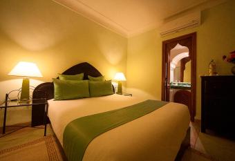 Riad Al Badia has rooms with a private hot tub