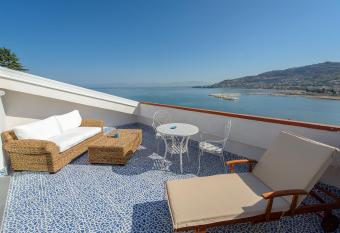 B&B Vistamare Suite has Balcony rooms