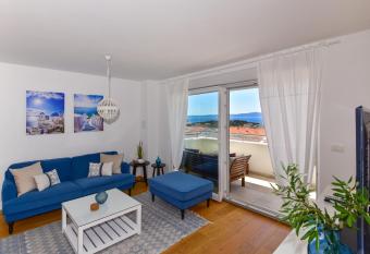 Apartment Ricca Seaview has Balcony rooms