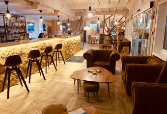 H  tel Calavita Rooftop & Spa allows 18 year olds to book a room