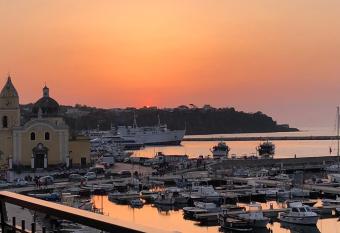 L Isola Del Postino Rooms has Balcony rooms