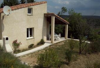 Domaine La Fontaine Du Cade has Balcony rooms