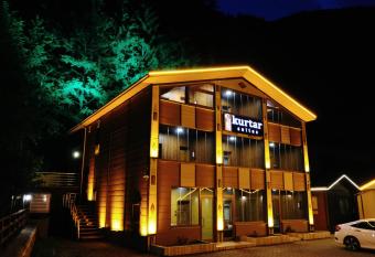 Kurtar Suites has Balcony rooms