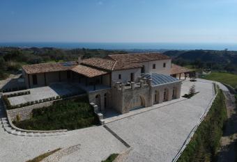 Casale della Rocca has Balcony rooms