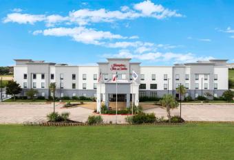 Hampton Inn & Suites Brenham allows 18 year olds to book a room