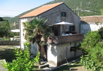 Apartment Sveti Jakov 37 has Balcony rooms