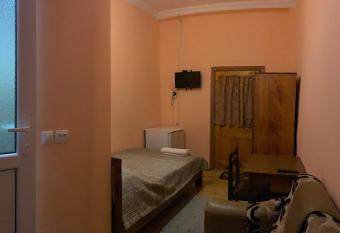 Hotel Kakhaberi has rooms with a private hot tub