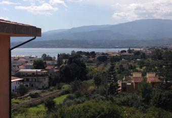 Residence a 150 metri dal mare e dalla scogliera di Pietragrande - Montauro has Balcony rooms