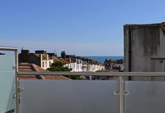 Kemp Town Sea View Balcony Apartment has Balcony rooms