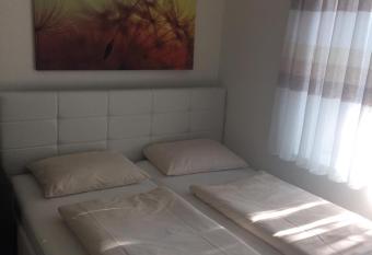 1,5 Zimmer Appartement allows 18 year olds to book a room