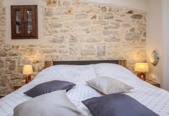 Apartman Ajhner has Balcony rooms