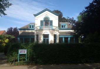 De Akelei allows 18 year olds to book a room