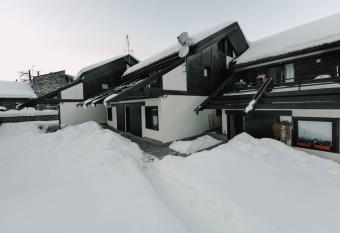 Sky Residence - Comfort Apartments in Aprica has Balcony rooms