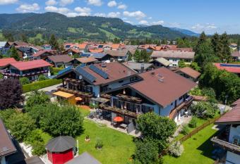 Hotel M  ggelturm allows 18 year olds to book a room