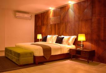 Triple O Six has rooms with a private hot tub