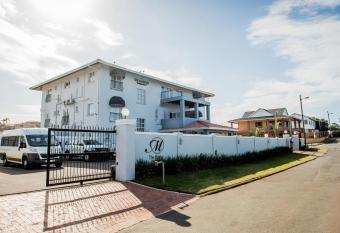 Marilyn Boutique Hotel allows 18 year olds to book a room