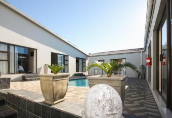 Le Blue Guesthouse allows 18 year olds to book a room