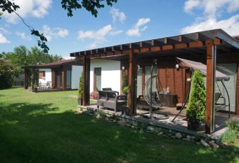 DELUXE Ro  nov allows 18 year olds to book a room