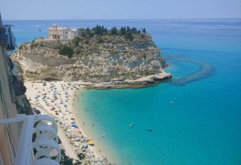 Domus Centro Tropea has Balcony rooms