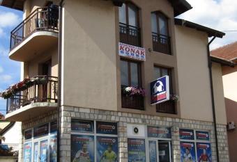 Apartment and rooms Konak has Balcony rooms