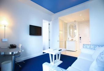 NoMo SoHo has rooms with a private hot tub